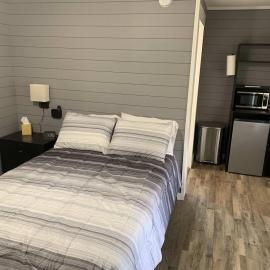 TeePee Room 4 - Newly Renovated, hotel in Roscommon