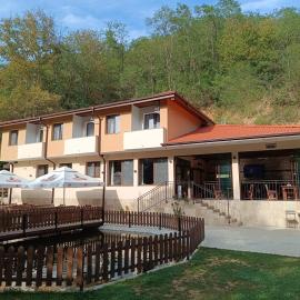 Комплекс Кантона, hotel a Razhishte