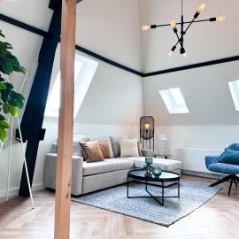 Cooth's Grand Loft with Church View