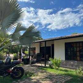 Villa Gloria - Carmen de Apicalá, hotel in San Antonio