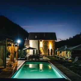Zeleni svet 2, Hotel in Crni Vrh