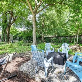 1 Mi to Beach: Home w/ Patio & Grill in Hampton!، فندق في هامبتون