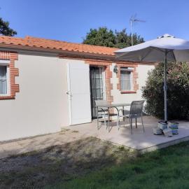 Gîte cosy avec spa en pleine campagne près de Pornic - FR-1-306-927, hotel a Saint-Père-en-Retz