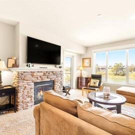 Seaside Waterfront condo walking to downtown and beach, hotel a Seaside