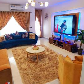 Professionals Friendly with Work Station PS5 & near Beaches, hotel in Lekki