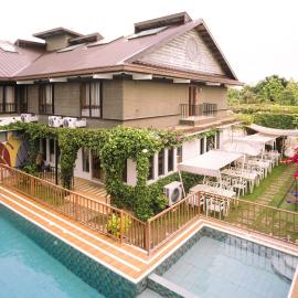 Urban Glamp Resort Iloilo, hotel em Oton
