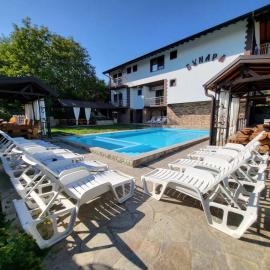 Family Hotel Bunara, hotel a Brestnik
