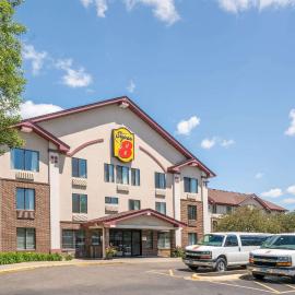 Super 8 by Wyndham Bloomington/Airport, hôtel à Bloomington