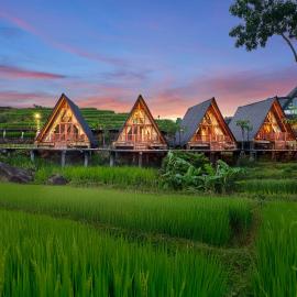 Asmaraloka Villa & Resto、Kemloko-gedeのホテル