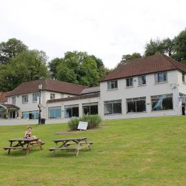 Shillingford Bridge Hotel, готель у місті Воллінґфорд