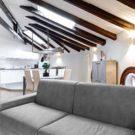Attic Floor Venice Apartment