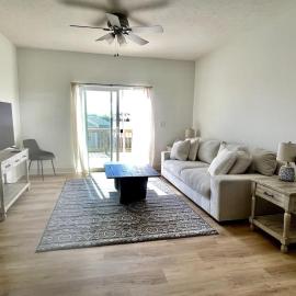 Papillion Family Home with Garage, hotel sa Papillion