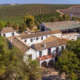 Luxurious Home In Santaella, hotel di Santaella