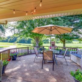 Russell Springs Getaway, 10 Mi to Lake Cumberland!, hotel em Russell Springs