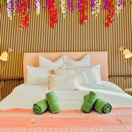 Spacious, minimalist, chic "Maison de Fleurs"