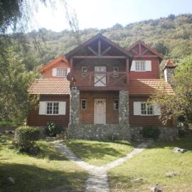 Grand Cabaña Villa Elena, hotel Cortaderasban
