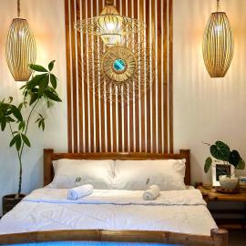 Juans Place، فندق في Tayabas
