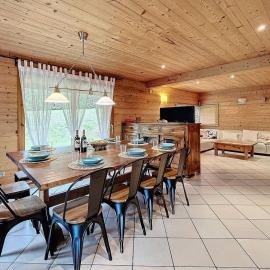 Chalet 4* chaleureux près des pistes avec parking et wifi pour 14 pers