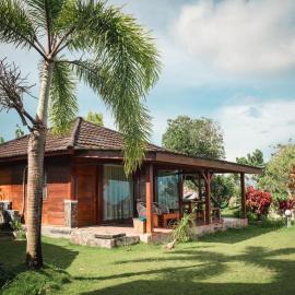 Oinan Guest House, hotel in Tuapejat