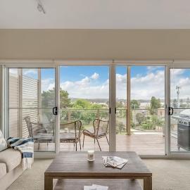 Stunning water view Home moments from town, hotel in Batemans Bay