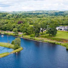 Killyhevlin Lakeside Hotel & Lodges, готель у місті Енніскіллен