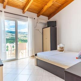 Ap 7 - Villa Goro wPool, Views, Kitchen & Parking