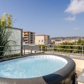 Newly Built Apartment with Pool, Walk to the Beach