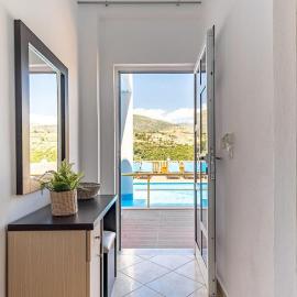 Goro 10 - Front Pool, Kitchen & Parking