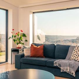 Stunning 5 Bedroom New Build with Amazing Views!