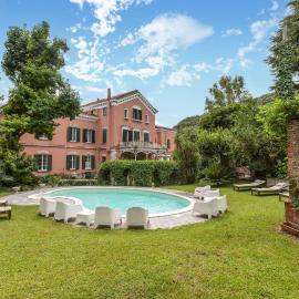 Nice Home In Salerno With Outdoor Swimming Pool, hotel i Pellezzano