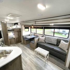 Pets Welcome RV Sleeps 5 + Guadalupe River Access, hotel sa New Braunfels
