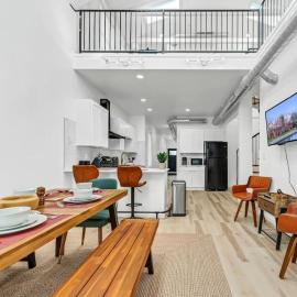 Stylish And Roomy Full House Dtwn