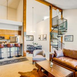 Walk to Lift: Mtn-View Crested Butte Condo w/ Loft, Hotel in Crested Butte