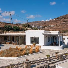 Andrea's Tinos Houses, hotel in Agios Sostis