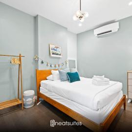 1BR with Kitchen & Free Parking - Walk Everywhere, hotel in Covington