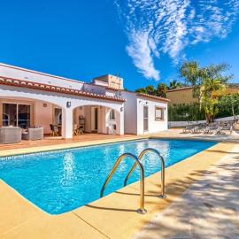 Casa Las Lunas Javea, מלון בEl Tosalet