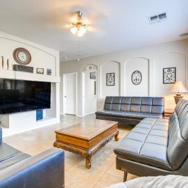 Relax Poolside! Group-Friendly San Tan Valley Gem – hotel w mieście Queen Creek