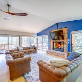 Hot Tub, Fire Pit & Deck: Chic Arizona Retreat, hotel en Pine