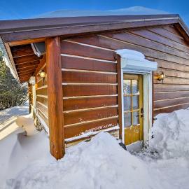 Cozy Island Park Cabin, 20 Mi to Yellowstone!, hotel in Island Park