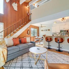 5 Mi to Northstar Skiing: 'Bear Den' Home w/ Decks, Hotel in Kings Beach