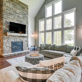 Steps From Oneida Lake: Spacious Gem w/ Game Room!，Cicero的飯店