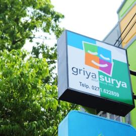 Griya Surya Hostel – hotel w mieście Grogol
