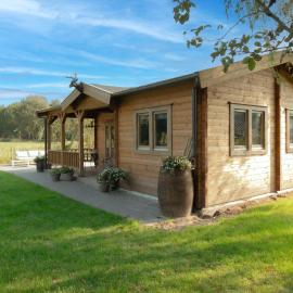 Old Deer Lodge by Neeltje Soet, Hotel in Mierlo