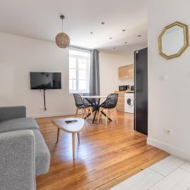 Viesnīca Appartement moderne , trevoux centre historique pilsētā Trevū