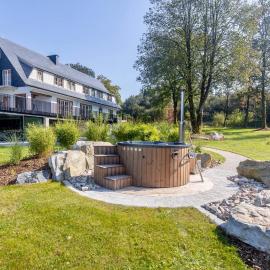 Villa 73 - Gîte pour 18 personnes, хотел в Жале