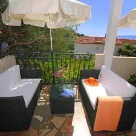 Apartment Rina, hotel in Okrug Donji