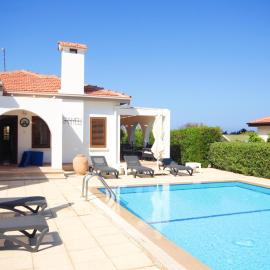 Villa Tanyeli with Private Pool and Terrace, hotel in Lâpta