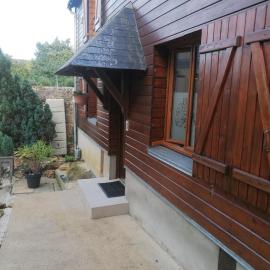Le Petit Chalet -Appartement proche de la vieille ville , du centre ville et du Tram- PETIT DEJEUNER OFFERT, viešbutis mieste Le Manas