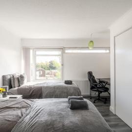 Karazo LTD - Luxurious contractor friendly 2 bed in Croydon, hotel v destinaci Croydon