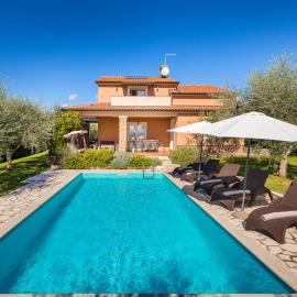 Villa Klara, hotel a Kaštelir